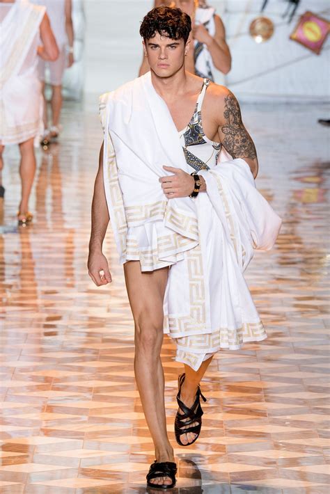 versace mens spring 2015|Versace Spring 2015 Menswear Fashion Show .